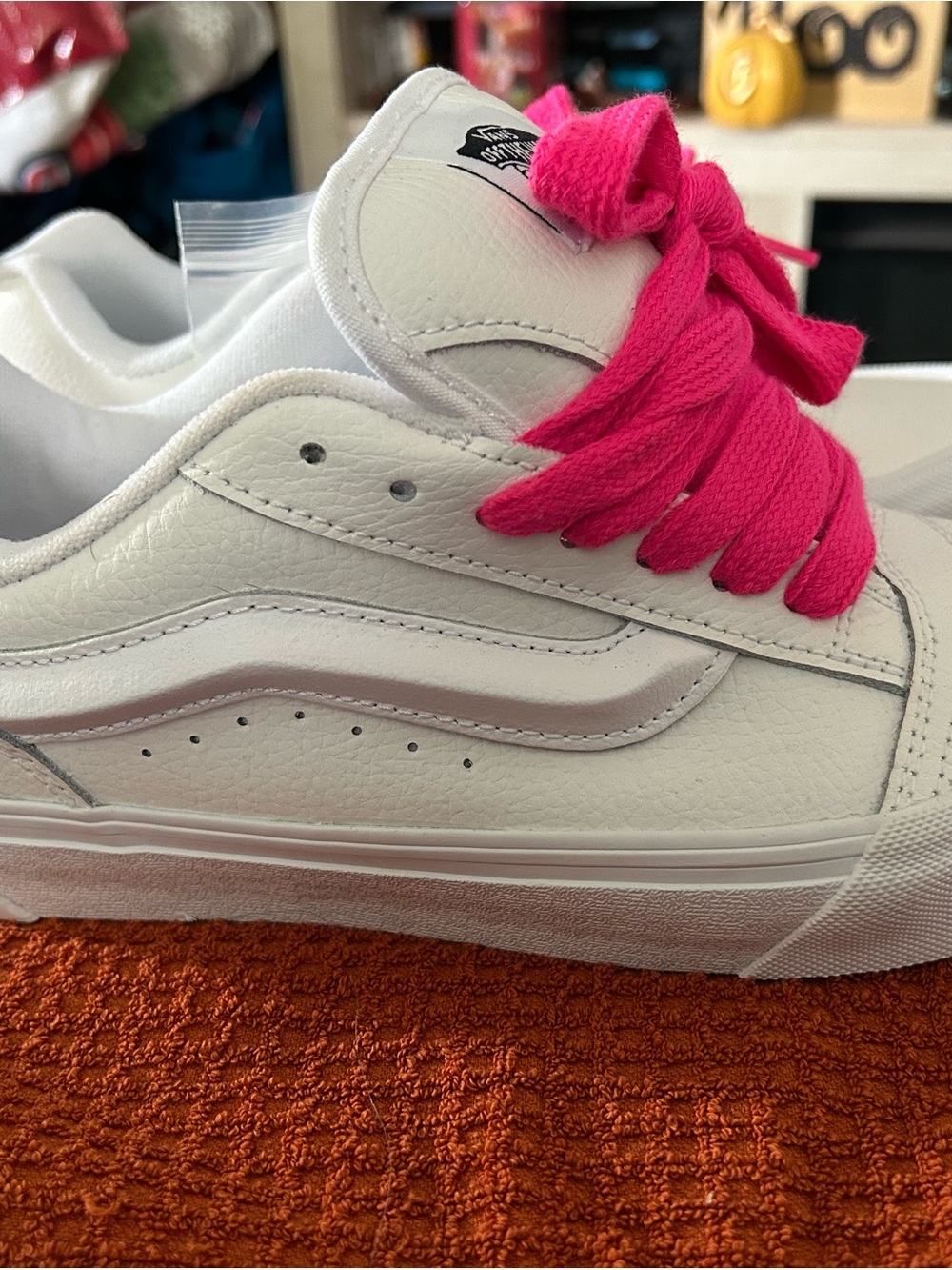 White Vans sneakers with pink laces Knu skool men’s 8 or women’s 9.5 new - Picture 2 of 5